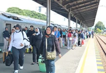 Kereta Api Mudahkan Akses Wisata Dekat Stasiun Cirebon