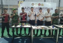 Petugas Gabungan Razia Blok Hunian Lapas Indramayu