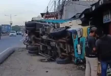 Truk Terguling Timpa Dua Pemotor di Pantura Indramayu