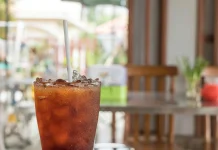Minum Es Teh usai Makan? Ketahui Risikonya bagi Tubuh!