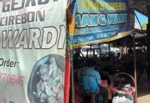 Cita Rasa Terjaga, Tahu Gejrot Mang Wardi Tetap Eksis di Pasar Kanoman