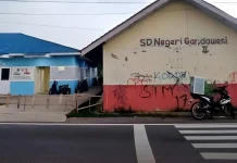 Sekolah Rusak di Majalengka Berdampingan dengan Dapur MBG
