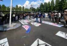 Mahasiswa UNMA Majalengka Unjuk Rasa Tolak Statuta 2026