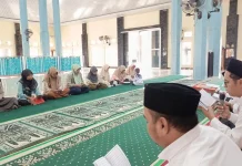 Penyuluh KUA Mundu Ajak Jamaah Biasakan Baca Al-Waqiah di Pengajian Rutin