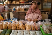 Puluhan Tahun Menabung, Pedagang Sayur Kuningan Berangkat Haji