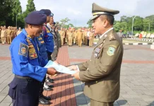 Bupati Kuningan Pimpin Upacara HUT Satpol PP, Damkar dan Satlinmas 2026
