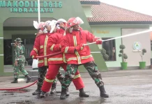 Kodim 0616/Indramayu gandeng Damkar latihan bersama