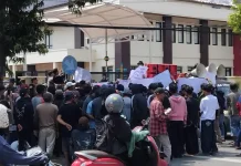 Ratusan Massa Kawal Sidang Pembunuhan Keluarga di PN Indramayu