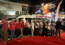 Ratusan Petugas Kesehatan Amankan Kirab Budaya Padjadjaran di Cirebon