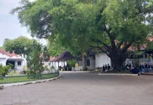 Wisatawan Kota Ambon Kagumi Keindahan dan Sejarah Keraton Kasepuhan