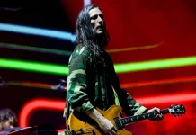 Gitaris Nick Valensi Absen dalam Tur The Strokes
