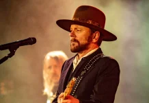 Kiefer Sutherland Batalkan Tur AS akibat Sepi Peminat