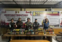 Menjelang Laga Persib vs Persijap, Polisi Sita Ratusan Botol Miras di Majalengka
