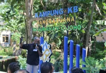Warga Cijoho Bangun Kampung KB Secara Swadaya