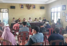 Warga Desa Jatitujuh Majalengka Segel Kantor Desa, Soroti Transparansi Anggaran