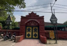 Menjaga Denyut Spiritual 24 Jam di Masjid Agung Sang Cipta Rasa