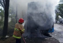 Korsleting Aki Diduga Menjadi Penyebab Kebakaran Bus PO Coyo di Cirebon