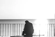 Memahami Perbedaan antara Loneliness dan Solitude