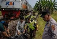 Wanita Asal Cirebon Tewas Tertabrak KA Manahan di Indramayu