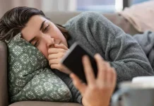 Tren Doom Scrolling di Media Sosial, Kebiasaan Buruk yang Menguras Energi Anak Muda