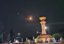 Purnama Langka Blue Moon Memikat Warga Kuningan