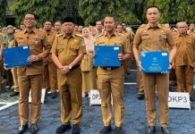 Dedikasi Tiga Dekade untuk Majalengka, Aeron Randi Raih Satyalancana Karya Satya