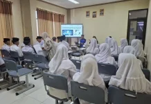 Diskominfo Cirebon Perkuat Literasi Digital Santri lewat Pembinaan KIM