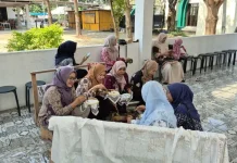 Pererat Silaturahmi, DWP Diskominfo Indramayu Belajar Membatik