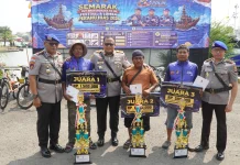 Semarak Hari Bhayangkara, Polda Jabar Gelar Lomba Perahu Hias di Cirebon