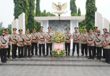 Meriahkan Hari Bhayangkara ke-80, Polres Cirebon Kota Ziarah ke TMP Kesenden