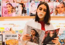 Literary Chic, saat Buku Jadi Bagian dari Gaya Berpakaian