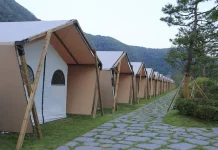 Glamping Jadi Tren Liburan Hemat Anak Muda