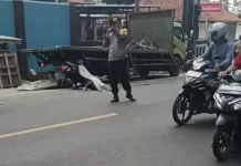 Motor Tabrak Truk Puso Terparkir, Ustazah Al Bahjah & Anak Tewas