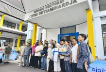 Andi Gani Serahkan Ambulans CSR Ajaib, Uniku Lanjutkan Layanan Kemanusiaan