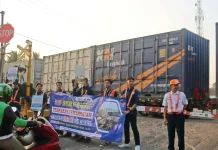 HUT Ke-17, KAI Cirebon Gandeng Edan Sepur Edukasi Keselamatan di Rel Kereta Api