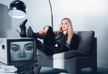 Becky Hill Tuang Kebingungan Industri Musik lewat ‘What Do I Have To Do’