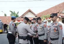 Kapolres Cirebon Kota Berikan Penghargaan kepada 51 Personel Berprestasi