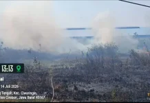 Lahan Kering Dekat Pabrik di Arjawinangun Cirebon Terbakar