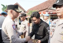 Apel Terakhir, Kapolres Cirebon Kota Beri Kejutan Umrah untuk Anggota