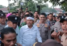 Gubernur Jabar Sambangi Rumah Korban Kecelakaan Maut di Indramayu