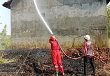 Gedung Sarang Burung Walet di Haurgeulis Indramayu Terbakar
