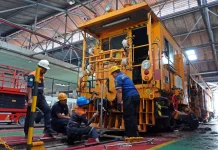 KAI Daop 3 Cirebon Andalkan SDM Profesional Jaga Keandalan Mesin Perawatan Rel