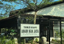 Ngopi Rasa Tempo Dulu, Toko Kopi Abadi Nan Jaya Hadirkan Biji Kopi Nusantara