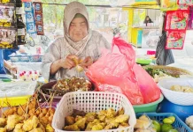 Rujak Gamel Cirebon : Sensasi Gurih Kuah Pindang Makin Diburu Pelancong