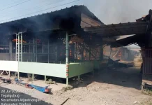 Kebakaran Landa Pasar Sandang Tegal Gubug Cirebon, 46 Lapak Hangus