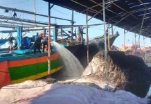 Kebakaran Hebat Hanguskan Perahu di Pelabuhan Karangsong Indramayu