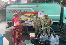Ditengah Krisis, TNI Turun Tangan Salurkan Air Bersih di Majalengka