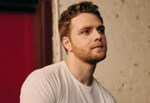 Alex Warren Rilis Single 'RESCUER' Sebagai Dedikasi Khusus untuk Sang Istri