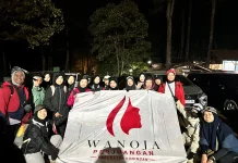 Wanoja Perjuangan dan Santri Kibarkan Bendera di Atap Jawa Barat