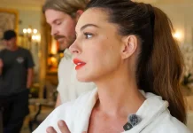 Anne Hathaway Raih Gelar Disney Legend